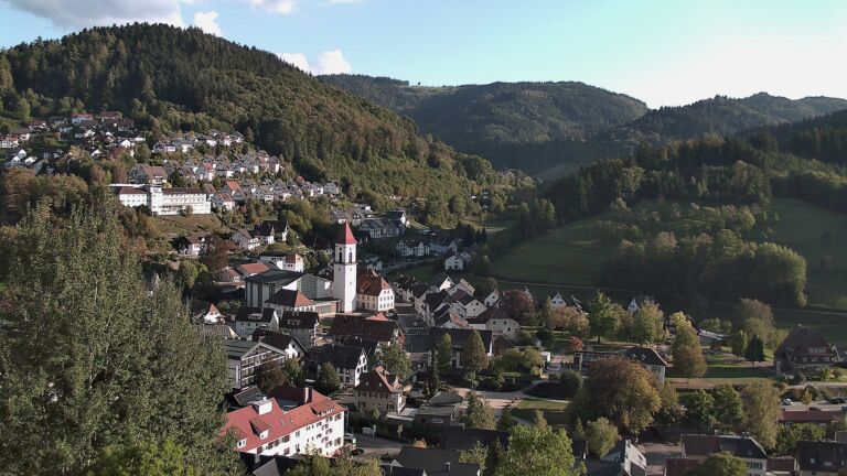 Dieses Bild zeigt eine Webcam-Aufnahme von Ottenhöfen, aufgenommen am Dienstag, den 06.10.2026 um 17:20 Uhr