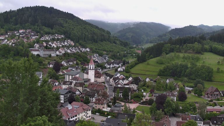 Dieses Bild zeigt eine Webcam-Aufnahme von Ottenhöfen, aufgenommen am Samstag, den 16.05.2026 um 07:10 Uhr