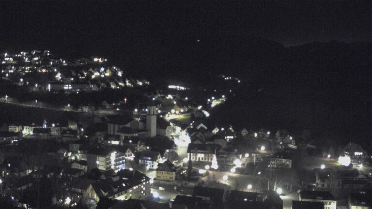 Dieses Bild zeigt eine Webcam-Aufnahme von Ottenhöfen, aufgenommen am Dienstag, den 23.12.2025 um 23:00 Uhr
