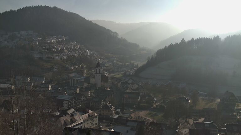 Dieses Bild zeigt eine Webcam-Aufnahme von Ottenhöfen, aufgenommen am Samstag, den 27.12.2025 um 13:30 Uhr