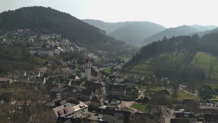 Dieses Bild zeigt eine Webcam-Aufnahme von Ottenhöfen, aufgenommen am Sonntag, den 08.03.2026 um 13:30 Uhr