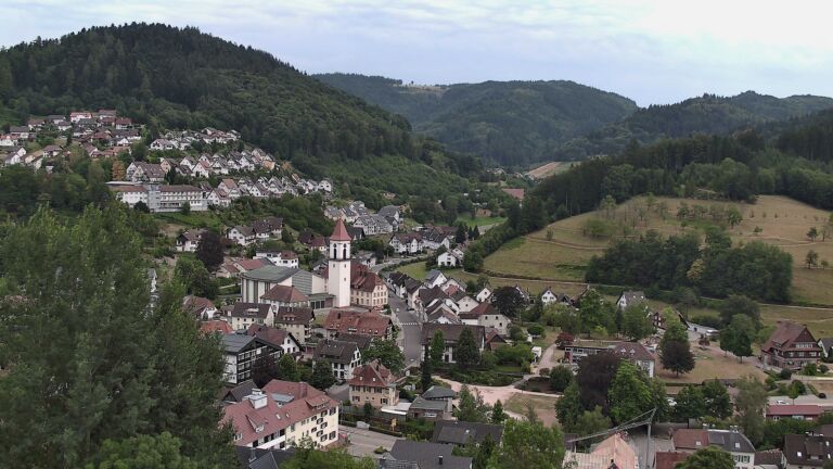 Dieses Bild zeigt eine Webcam-Aufnahme von Ottenhöfen, aufgenommen am Donnerstag, den 16.07.2026 um 19:10 Uhr