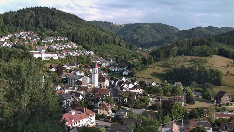 Dieses Bild zeigt eine Webcam-Aufnahme von Ottenhöfen, aufgenommen am Dienstag, den 14.07.2026 um 19:20 Uhr
