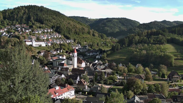 Dieses Bild zeigt eine Webcam-Aufnahme von Ottenhöfen, aufgenommen am Samstag, den 19.09.2026 um 17:50 Uhr