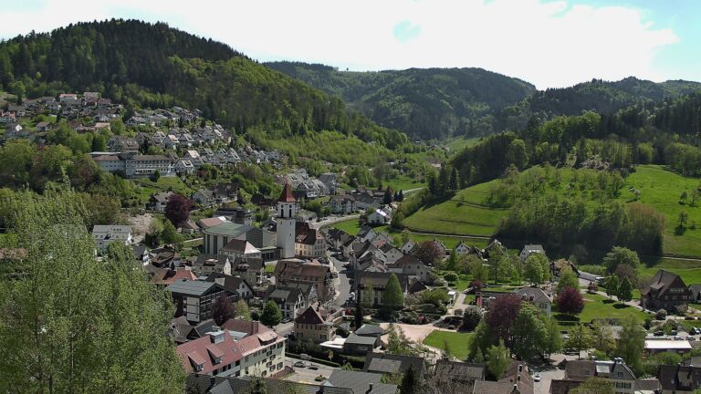 Dieses Bild zeigt eine Webcam-Aufnahme von Ottenhöfen, aufgenommen am Sonntag, den 26.04.2026 um 14:20 Uhr