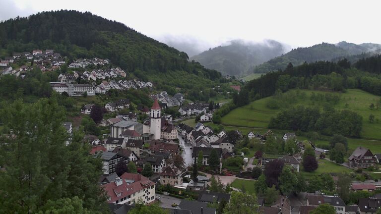 Dieses Bild zeigt eine Webcam-Aufnahme von Ottenhöfen, aufgenommen am Samstag, den 16.05.2026 um 08:20 Uhr
