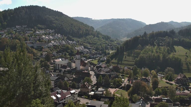 Dieses Bild zeigt eine Webcam-Aufnahme von Ottenhöfen, aufgenommen am Montag, den 05.10.2026 um 13:00 Uhr