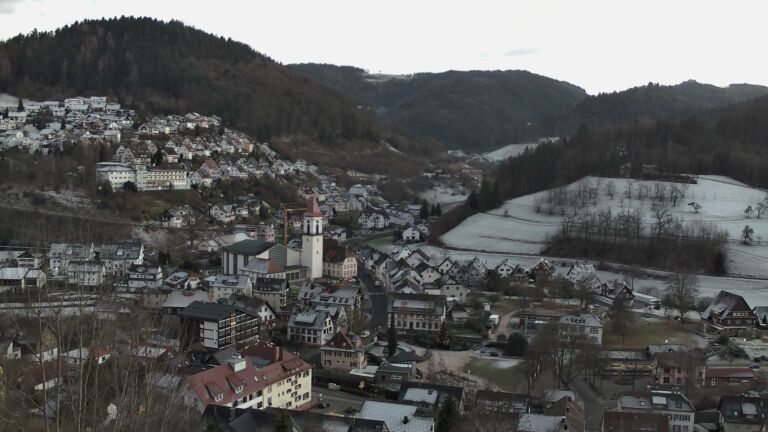 Dieses Bild zeigt eine Webcam-Aufnahme von Ottenhöfen, aufgenommen am Dienstag, den 30.12.2025 um 16:50 Uhr