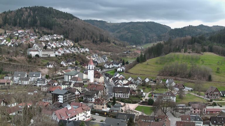 Dieses Bild zeigt eine Webcam-Aufnahme von Ottenhöfen, aufgenommen am Dienstag, den 10.03.2026 um 17:30 Uhr