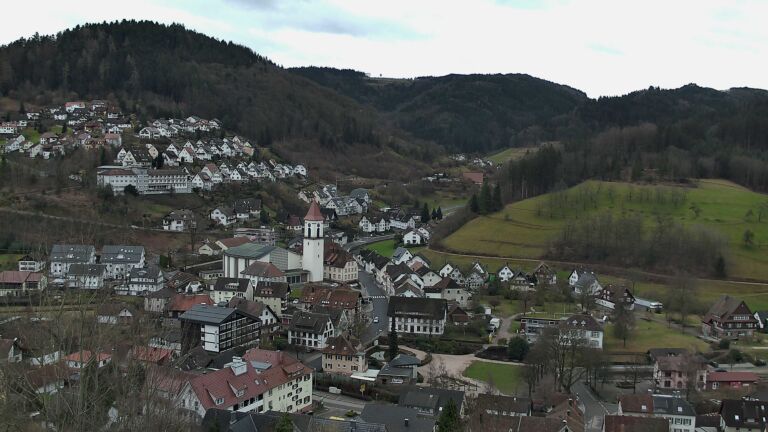 Dieses Bild zeigt eine Webcam-Aufnahme von Ottenhöfen, aufgenommen am Donnerstag, den 19.02.2026 um 13:10 Uhr