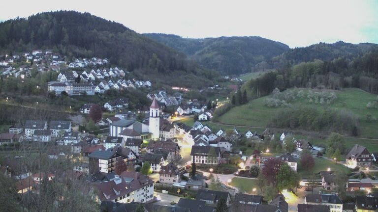 Dieses Bild zeigt eine Webcam-Aufnahme von Ottenhöfen, aufgenommen am Samstag, den 18.04.2026 um 06:00 Uhr
