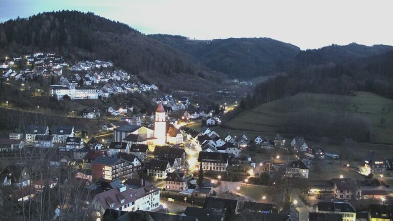 Dieses Bild zeigt eine Webcam-Aufnahme von Ottenhöfen, aufgenommen am Dienstag, den 03.02.2026 um 18:00 Uhr