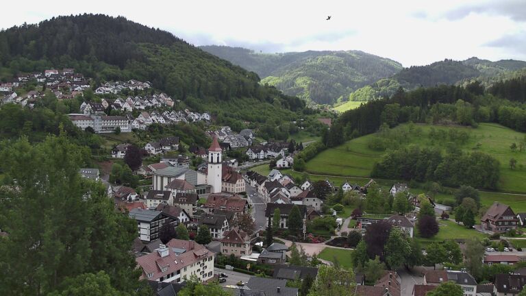 Dieses Bild zeigt eine Webcam-Aufnahme von Ottenhöfen, aufgenommen am Dienstag, den 12.05.2026 um 09:50 Uhr