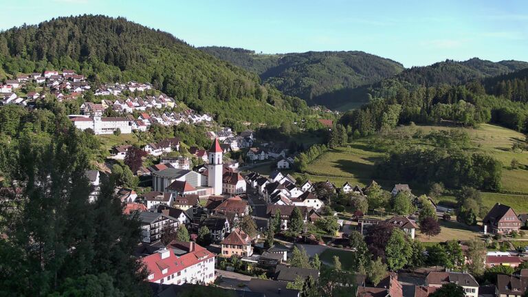 Dieses Bild zeigt eine Webcam-Aufnahme von Ottenhöfen, aufgenommen am Freitag, den 22.05.2026 um 19:30 Uhr