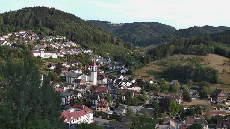 Dieses Bild zeigt eine Webcam-Aufnahme von Ottenhöfen, aufgenommen am Samstag, den 25.07.2026 um 19:30 Uhr