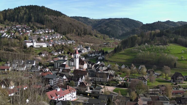 Dieses Bild zeigt eine Webcam-Aufnahme von Ottenhöfen, aufgenommen am Donnerstag, den 09.04.2026 um 17:40 Uhr