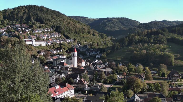 Dieses Bild zeigt eine Webcam-Aufnahme von Ottenhöfen, aufgenommen am Freitag, den 25.09.2026 um 17:50 Uhr