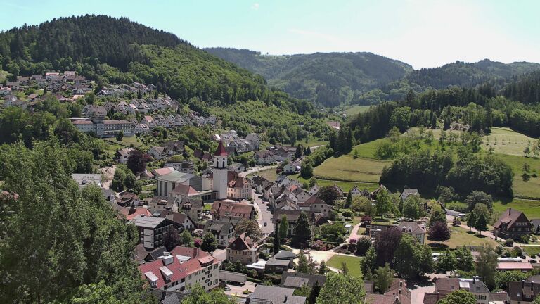 Dieses Bild zeigt eine Webcam-Aufnahme von Ottenhöfen, aufgenommen am Freitag, den 22.05.2026 um 13:40 Uhr