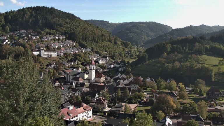 Dieses Bild zeigt eine Webcam-Aufnahme von Ottenhöfen, aufgenommen am Mittwoch, den 14.10.2026 um 16:00 Uhr