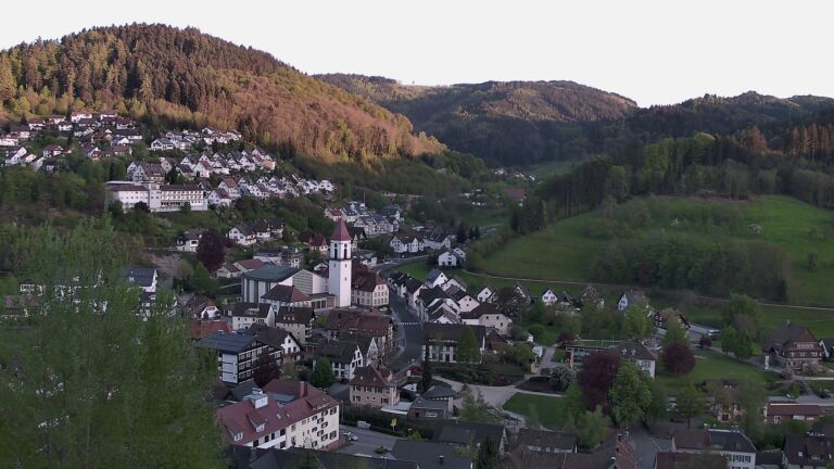 Dieses Bild zeigt eine Webcam-Aufnahme von Ottenhöfen, aufgenommen am Samstag, den 25.04.2026 um 20:00 Uhr