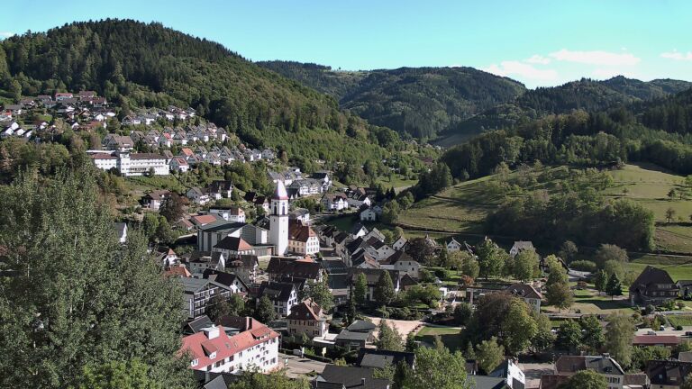 Dieses Bild zeigt eine Webcam-Aufnahme von Ottenhöfen, aufgenommen am Samstag, den 12.09.2026 um 16:50 Uhr