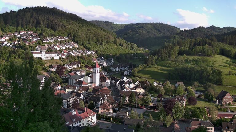 Dieses Bild zeigt eine Webcam-Aufnahme von Ottenhöfen, aufgenommen am Freitag, den 08.05.2026 um 19:40 Uhr
