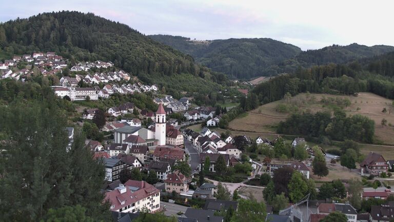 Dieses Bild zeigt eine Webcam-Aufnahme von Ottenhöfen, aufgenommen am Montag, den 10.08.2026 um 20:50 Uhr