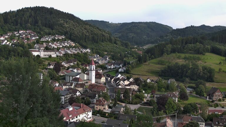 Dieses Bild zeigt eine Webcam-Aufnahme von Ottenhöfen, aufgenommen am Sonntag, den 28.06.2026 um 19:30 Uhr