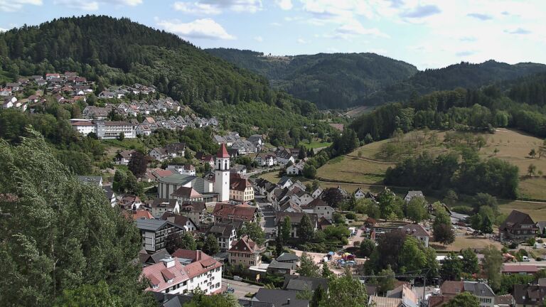Dieses Bild zeigt eine Webcam-Aufnahme von Ottenhöfen, aufgenommen am Sonntag, den 26.07.2026 um 16:20 Uhr