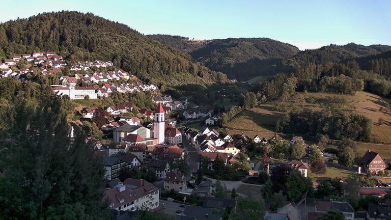 Dieses Bild zeigt eine Webcam-Aufnahme von Ottenhöfen, aufgenommen am Freitag, den 10.07.2026 um 20:30 Uhr