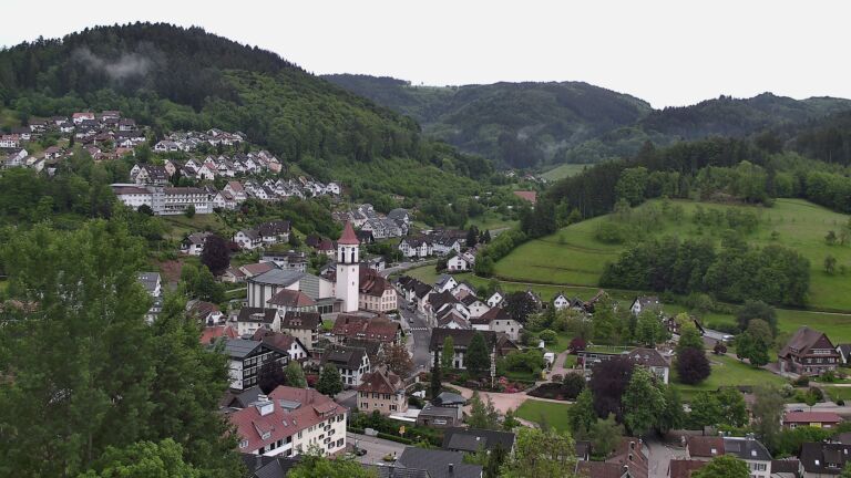 Dieses Bild zeigt eine Webcam-Aufnahme von Ottenhöfen, aufgenommen am Freitag, den 15.05.2026 um 07:30 Uhr