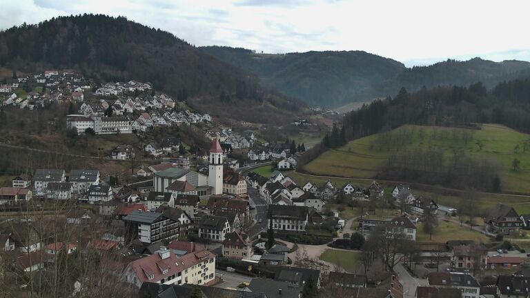 Dieses Bild zeigt eine Webcam-Aufnahme von Ottenhöfen, aufgenommen am Sonntag, den 01.02.2026 um 16:00 Uhr