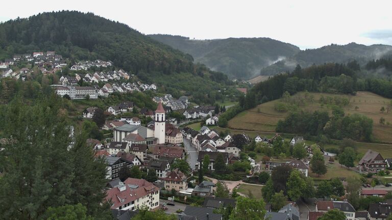 Dieses Bild zeigt eine Webcam-Aufnahme von Ottenhöfen, aufgenommen am Freitag, den 28.08.2026 um 11:00 Uhr