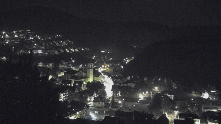 Dieses Bild zeigt eine Webcam-Aufnahme von Ottenhöfen, aufgenommen am Sonntag, den 04.10.2026 um 21:30 Uhr