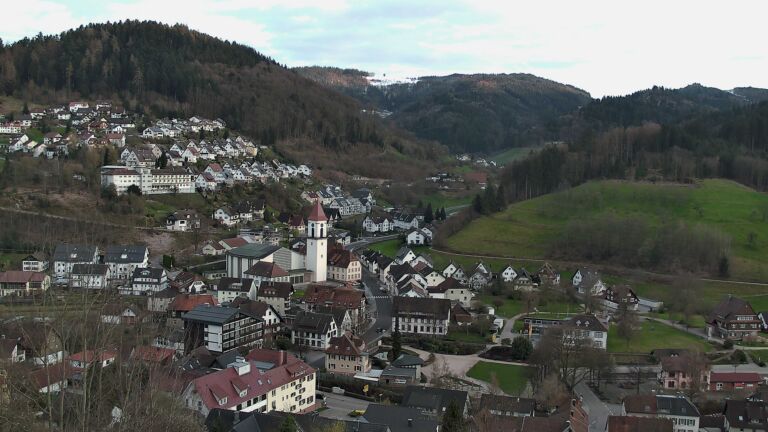 Dieses Bild zeigt eine Webcam-Aufnahme von Ottenhöfen, aufgenommen am Freitag, den 27.03.2026 um 18:30 Uhr