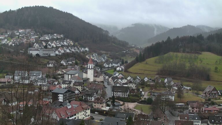 Dieses Bild zeigt eine Webcam-Aufnahme von Ottenhöfen, aufgenommen am Montag, den 26.01.2026 um 13:40 Uhr