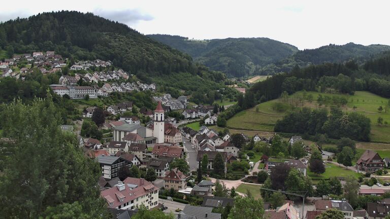Dieses Bild zeigt eine Webcam-Aufnahme von Ottenhöfen, aufgenommen am Montag, den 29.06.2026 um 13:50 Uhr
