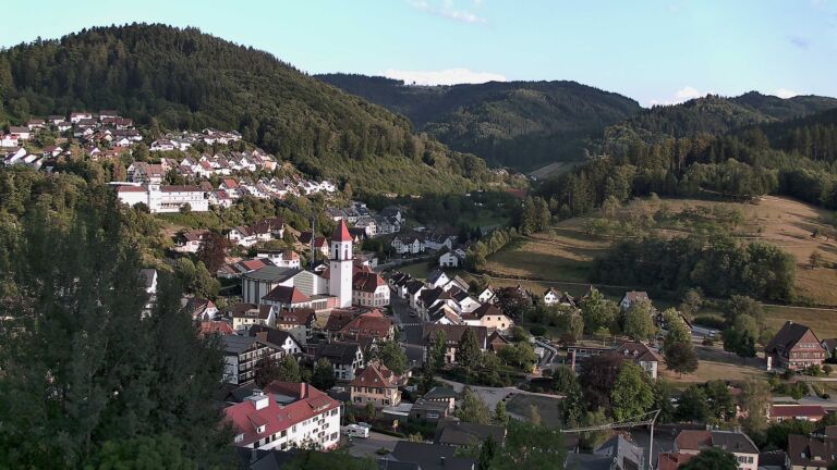 Dieses Bild zeigt eine Webcam-Aufnahme von Ottenhöfen, aufgenommen am Mittwoch, den 05.08.2026 um 19:40 Uhr