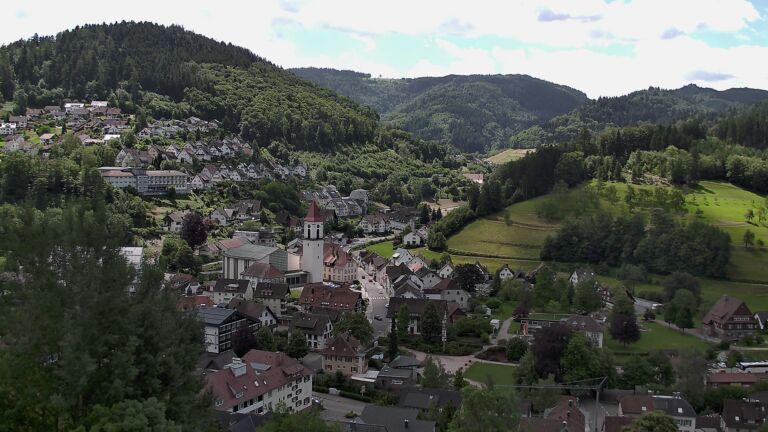 Dieses Bild zeigt eine Webcam-Aufnahme von Ottenhöfen, aufgenommen am Samstag, den 13.06.2026 um 12:00 Uhr