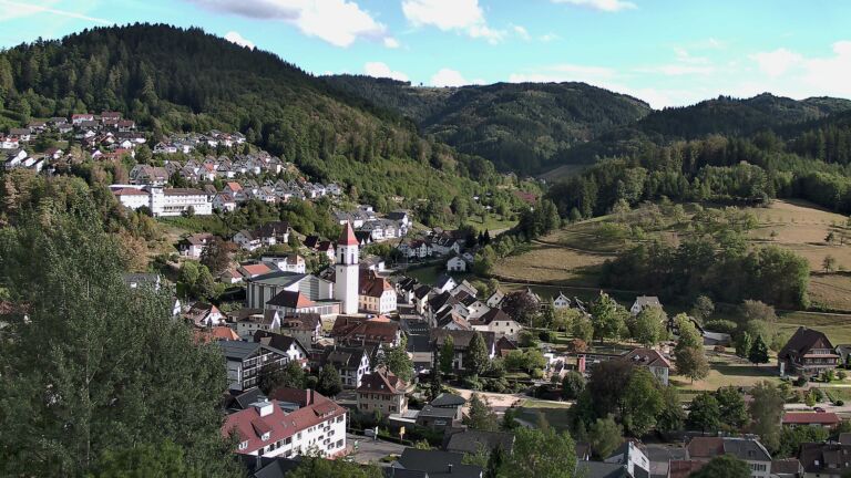Dieses Bild zeigt eine Webcam-Aufnahme von Ottenhöfen, aufgenommen am Sonntag, den 30.08.2026 um 17:40 Uhr