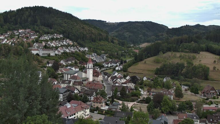 Dieses Bild zeigt eine Webcam-Aufnahme von Ottenhöfen, aufgenommen am Montag, den 24.08.2026 um 18:50 Uhr