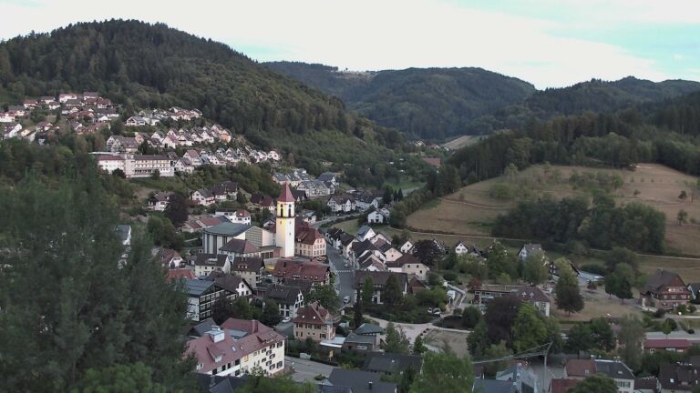 Dieses Bild zeigt eine Webcam-Aufnahme von Ottenhöfen, aufgenommen am Sonntag, den 09.08.2026 um 21:00 Uhr