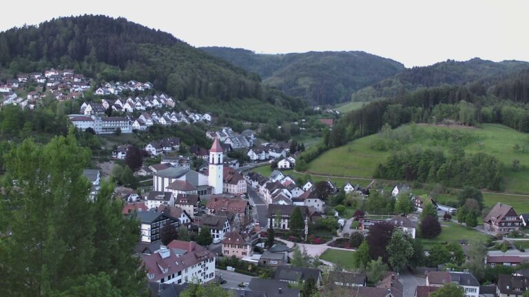 Dieses Bild zeigt eine Webcam-Aufnahme von Ottenhöfen, aufgenommen am Montag, den 04.05.2026 um 05:50 Uhr
