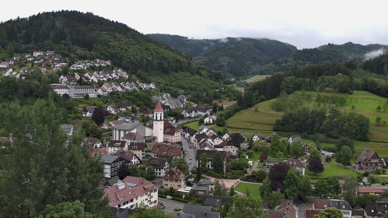 Dieses Bild zeigt eine Webcam-Aufnahme von Ottenhöfen, aufgenommen am Freitag, den 12.06.2026 um 11:40 Uhr