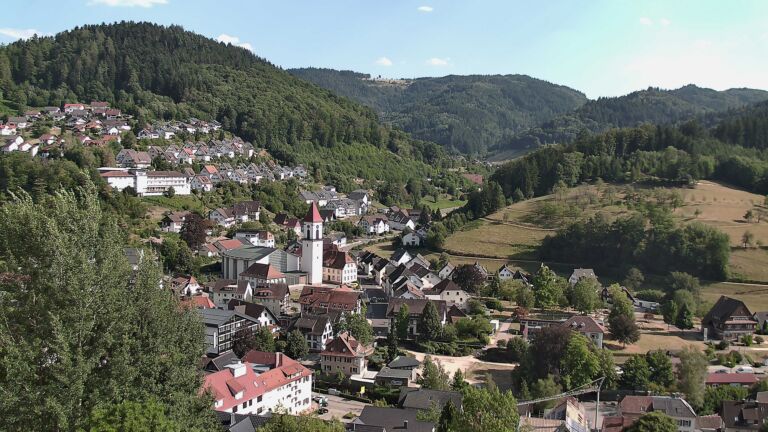Dieses Bild zeigt eine Webcam-Aufnahme von Ottenhöfen, aufgenommen am Mittwoch, den 29.07.2026 um 17:20 Uhr