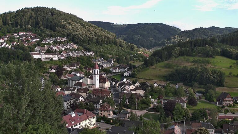 Dieses Bild zeigt eine Webcam-Aufnahme von Ottenhöfen, aufgenommen am Dienstag, den 23.06.2026 um 19:00 Uhr