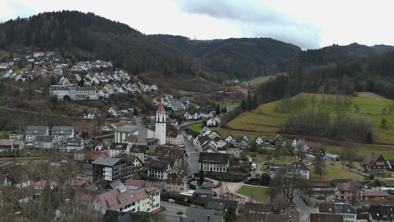 Dieses Bild zeigt eine Webcam-Aufnahme von Ottenhöfen, aufgenommen am Freitag, den 13.02.2026 um 12:50 Uhr