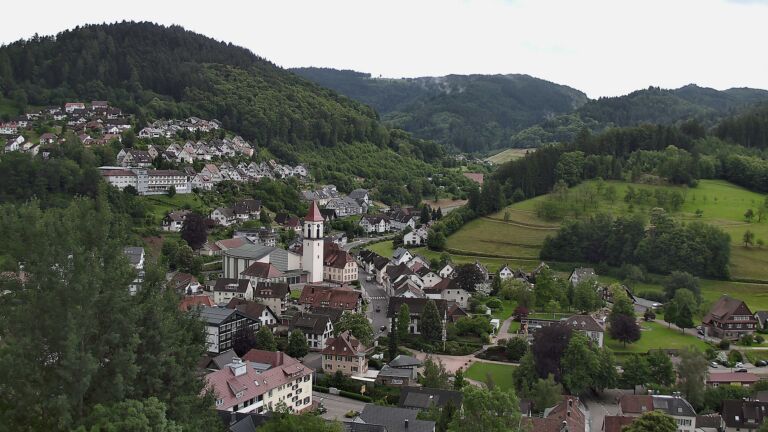 Dieses Bild zeigt eine Webcam-Aufnahme von Ottenhöfen, aufgenommen am Dienstag, den 09.06.2026 um 12:00 Uhr
