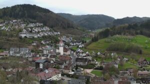 Dieses Bild zeigt eine Webcam-Aufnahme von Ottenhöfen, aufgenommen am Freitag, den 10.04.2026 um 13:30 Uhr