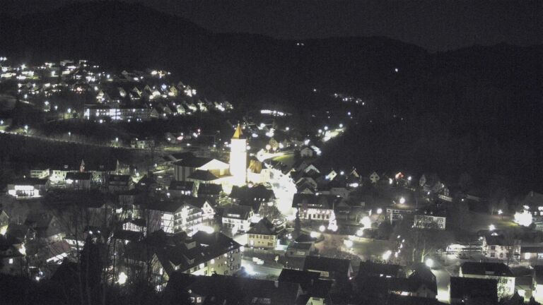 Dieses Bild zeigt eine Webcam-Aufnahme von Ottenhöfen, aufgenommen am Donnerstag, den 18.12.2025 um 19:40 Uhr